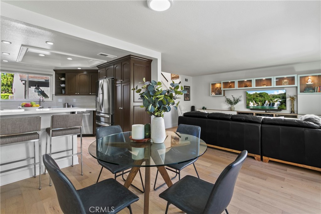 6 Robin Hill Lane