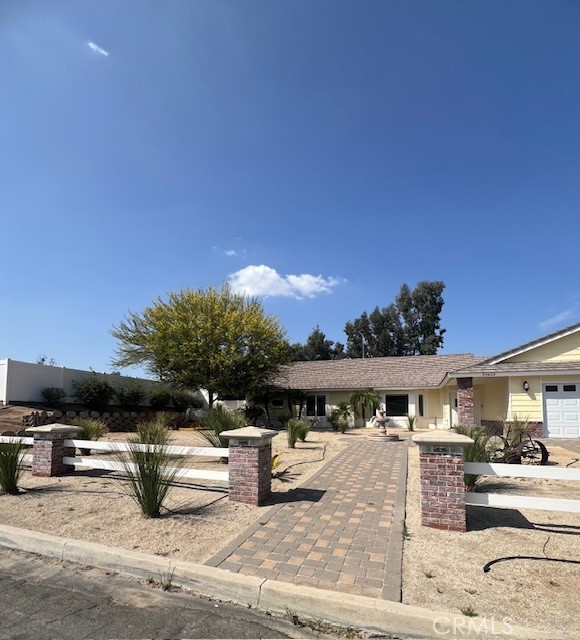 Single story Ranch Style home with neutral tones in convenient Wildomar location. Amenities include: New Privacy Vinyl fencing, easy maintenance yard,
fresh interior paint and many upgrades, including solar power.
