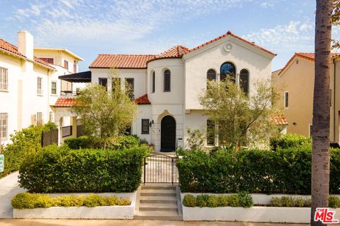 Photo of 144 S Orange Drive, Los Angeles, CA 90036 (MLS # 25614087)