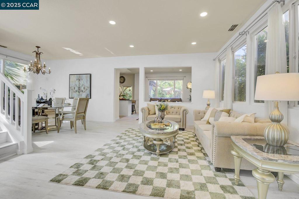 318 Bentley Ct