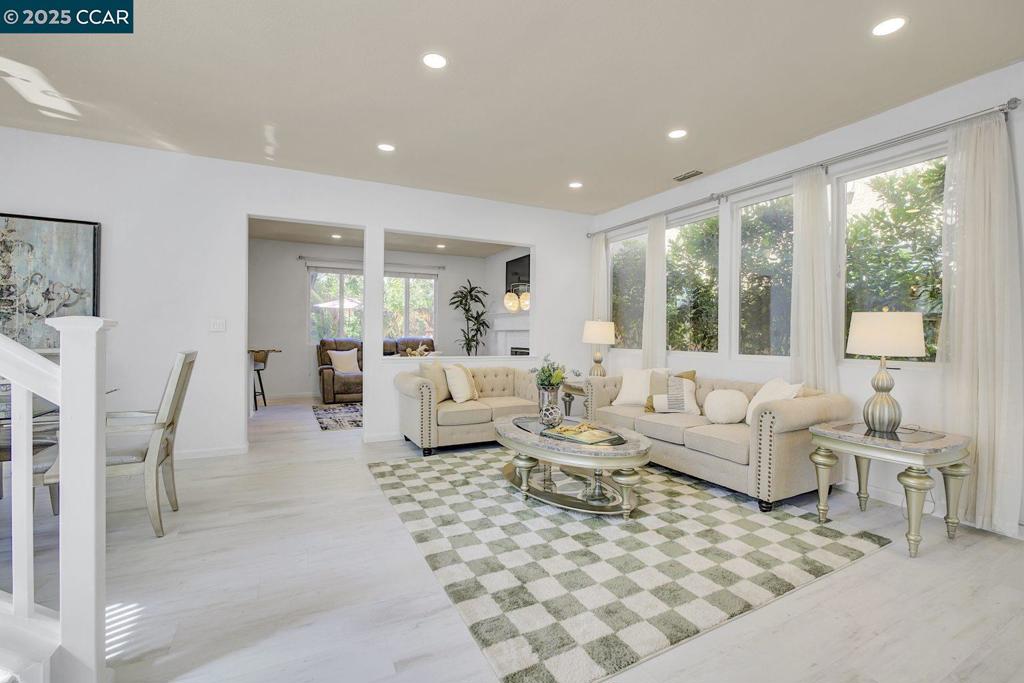 318 Bentley Ct