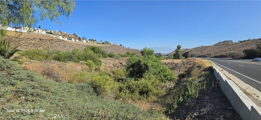 17401 La Sierra