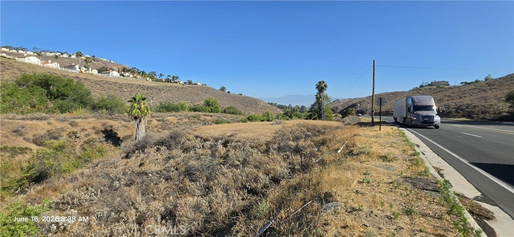17401 La Sierra