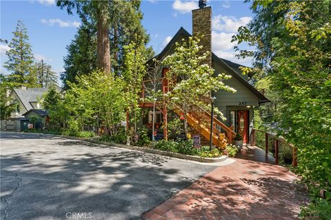Photo of 257 Corona Circle, Lake Arrowhead, CA 92352 (MLS # IG26093609)