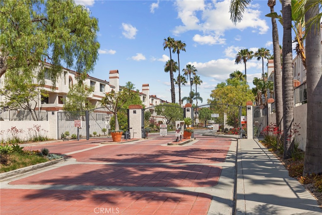2971 Plaza Del Amo 270