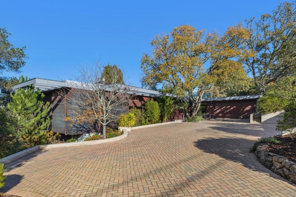 Photo of 65 Cheyenne Pt, Portola Valley, CA 94028 (MLS # ML82032104)