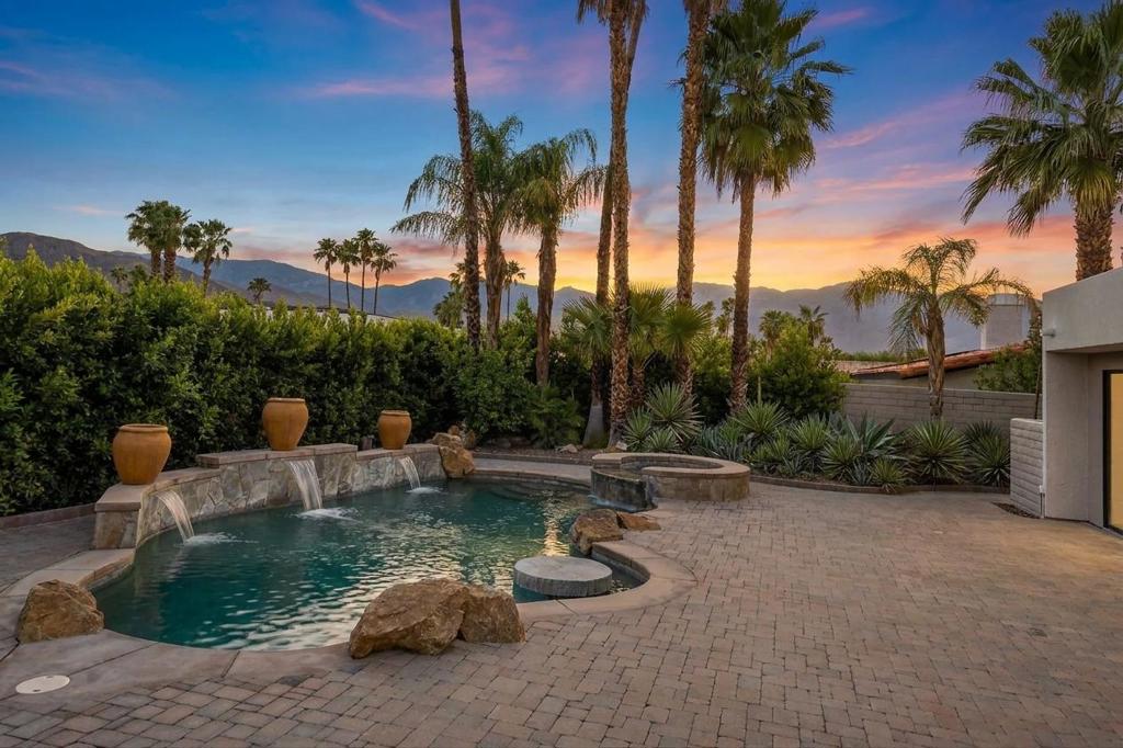 71121 Sunny Lane