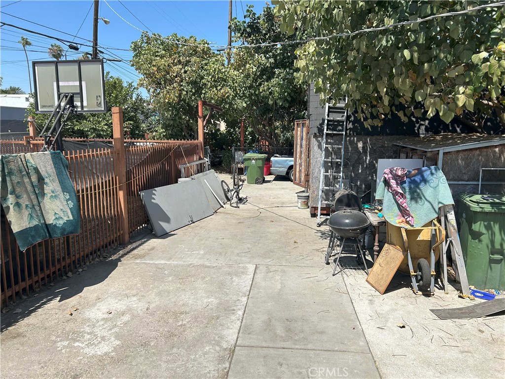 1743 1745 W 60th Place