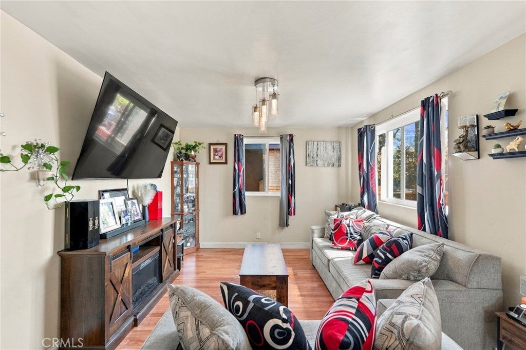 215 E 76 Place