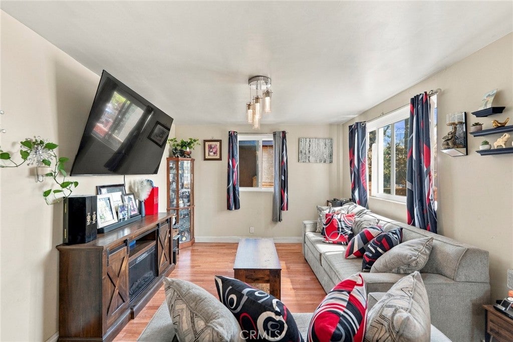215 E 76 Place