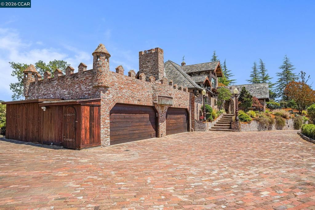 Photo of 176 Mountain Canyon Ln, Alamo, CA 94507 (MLS # 41130557)