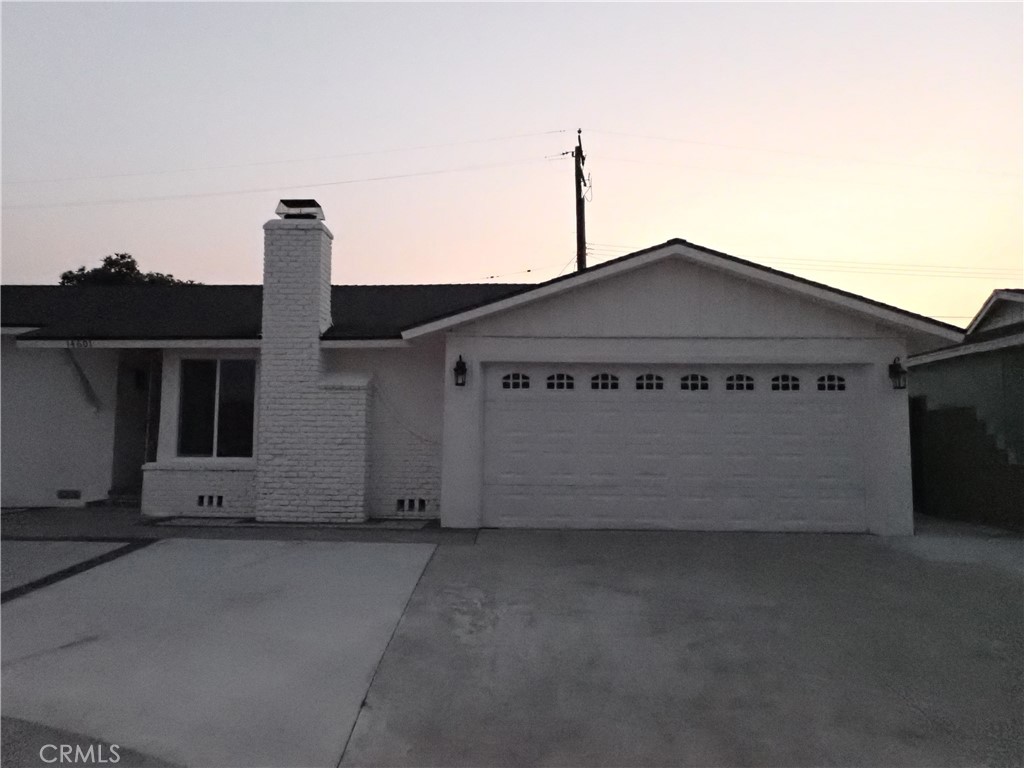 BEAUTIFUL ONE STORY HOME TOTALY REMODELED : BRAND NEW DOUBLE PANE WINDOWS, BRAND NEW VINYL FLOOR, RECESSED LIGHT, CENTRAL AIR CONDITION, BRAND NEW KITCHEN WITH QUARTZ COUNTE TOP, STAINLESS STEAL APPLIANCES, BRAND NEW WHITE CABINETS, 2 BRAND NEW BATHROOMS WITH SHOWER AND SLIDING DOORS. IT IS LOCATED AT LITTLE SAIGON AREA, CLOSE TO ALL SHOPPING CENTERS, RESTAURANTS AND ALL MAJOR FREEWAYS. HURRY, IT WON'T LAST !