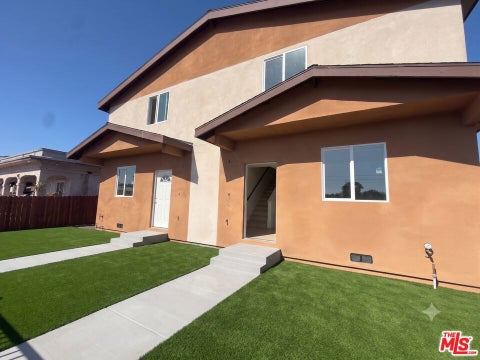Photo of 9801 Grandee Avenue, Los Angeles, CA 90002 (MLS # 26859673)