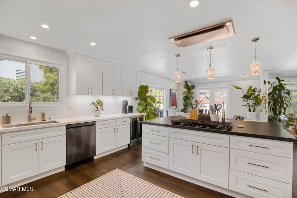 Woodland Hills, California 91367, United States, 3 Bedrooms Bedrooms, ,2 BathroomsBathrooms,Residential,Active,229004