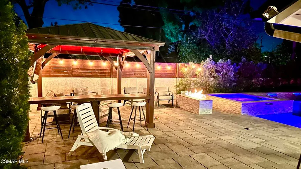 Woodland Hills, California 91367, United States, 3 Bedrooms Bedrooms, ,2 BathroomsBathrooms,Residential,Active,229004