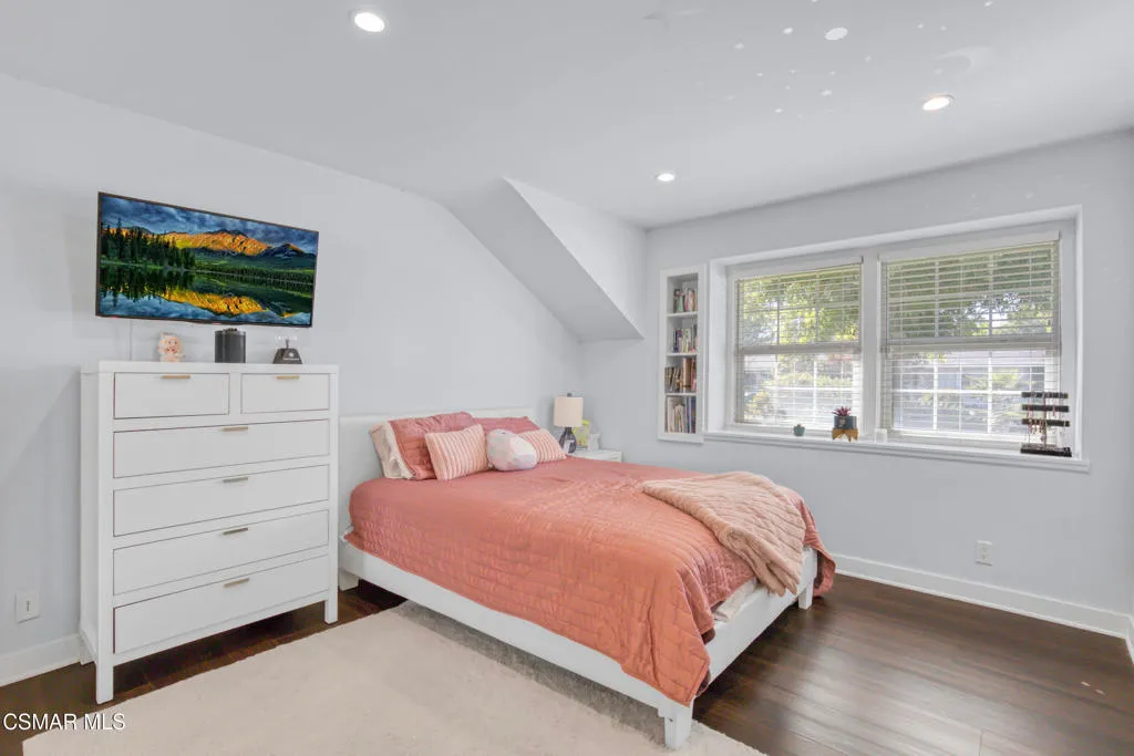 Woodland Hills, California 91367, United States, 3 Bedrooms Bedrooms, ,2 BathroomsBathrooms,Residential,Active,229004