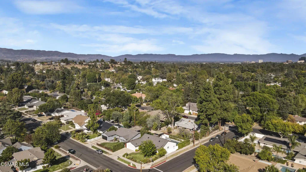 Woodland Hills, California 91367, United States, 3 Bedrooms Bedrooms, ,2 BathroomsBathrooms,Residential,Active,229004