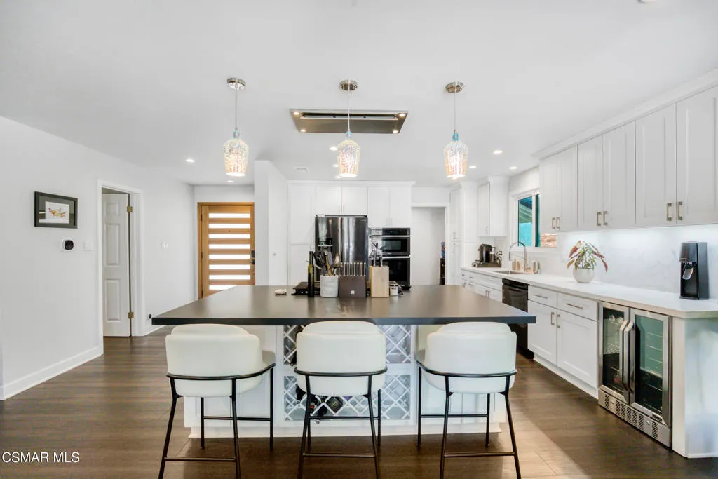 Woodland Hills, California 91367, United States, 3 Bedrooms Bedrooms, ,2 BathroomsBathrooms,Residential,Active,229004