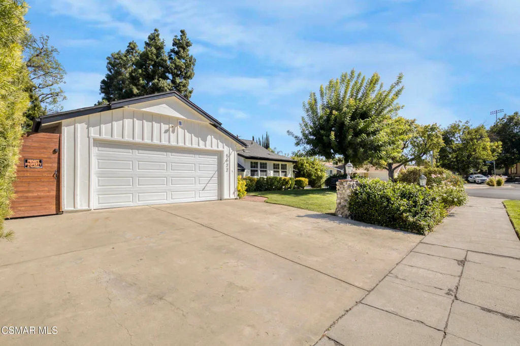 Woodland Hills, California 91367, United States, 3 Bedrooms Bedrooms, ,2 BathroomsBathrooms,Residential,Active,229004