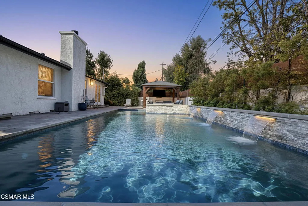 Woodland Hills, California 91367, United States, 3 Bedrooms Bedrooms, ,2 BathroomsBathrooms,Residential,Active,229004