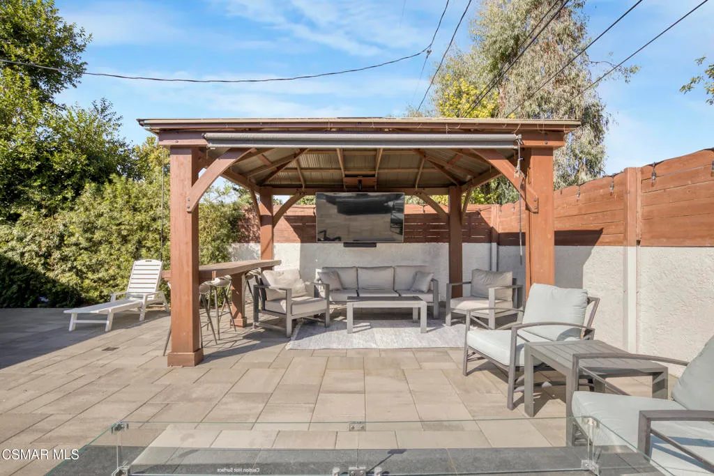 Woodland Hills, California 91367, United States, 3 Bedrooms Bedrooms, ,2 BathroomsBathrooms,Residential,Active,229004