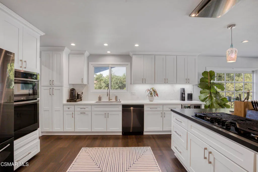 Woodland Hills, California 91367, United States, 3 Bedrooms Bedrooms, ,2 BathroomsBathrooms,Residential,Active,229004