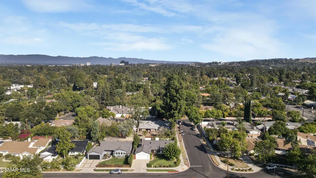 Woodland Hills, California 91367, United States, 3 Bedrooms Bedrooms, ,2 BathroomsBathrooms,Residential,Active,229004