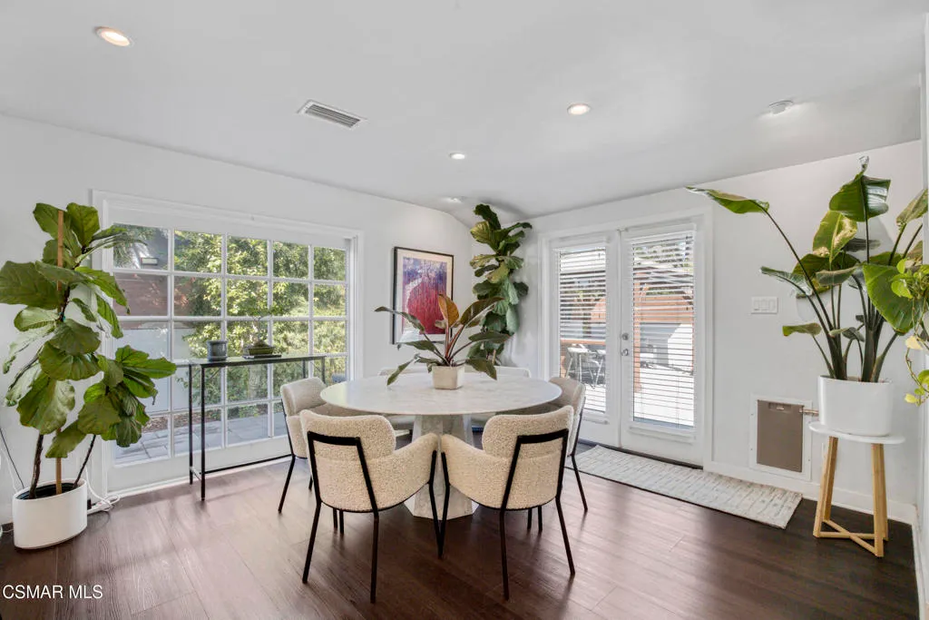 Woodland Hills, California 91367, United States, 3 Bedrooms Bedrooms, ,2 BathroomsBathrooms,Residential,Active,229004