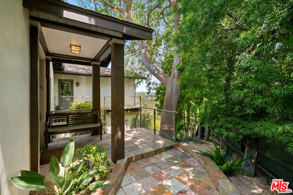 1018 N Tigertail Road