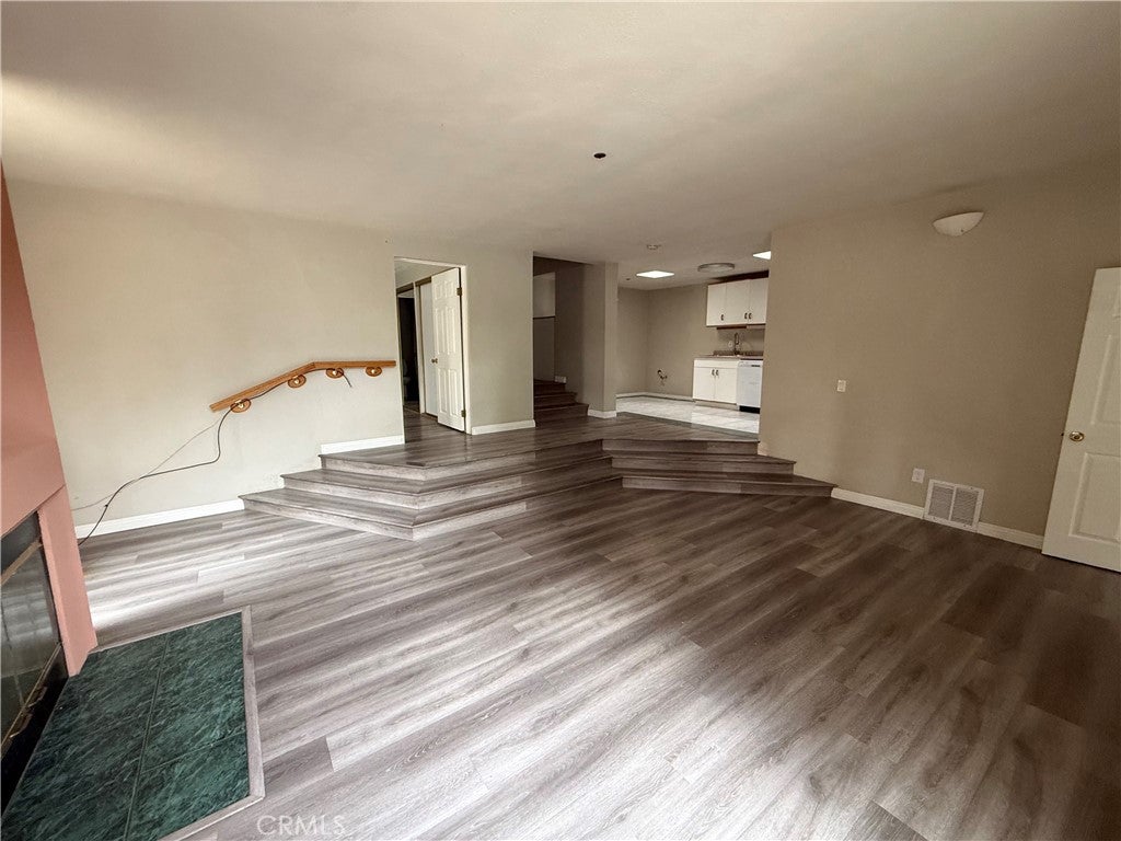 11280 San Mateo