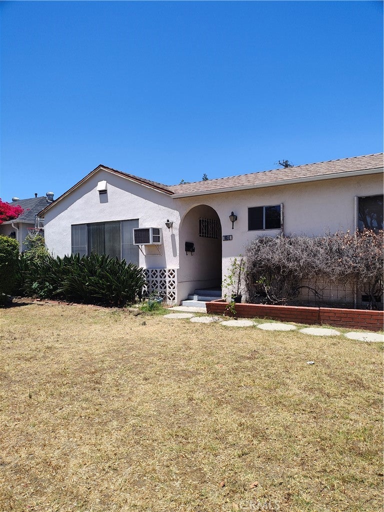 Photo of 9203 Cattaraugus Avenue, Los Angeles, CA 90034 (MLS # SB26136255)