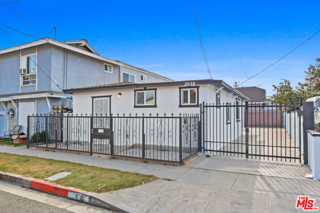 3238 Hill Street