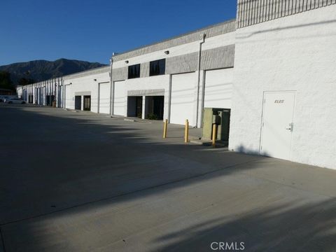 Photo of 787 W Woodbury Road #5, Altadena, CA 91001 (MLS # GD25157817) Photo of 787 W Woodbury Road #5, Altadena, CA 91001 (MLS # GD25157817)