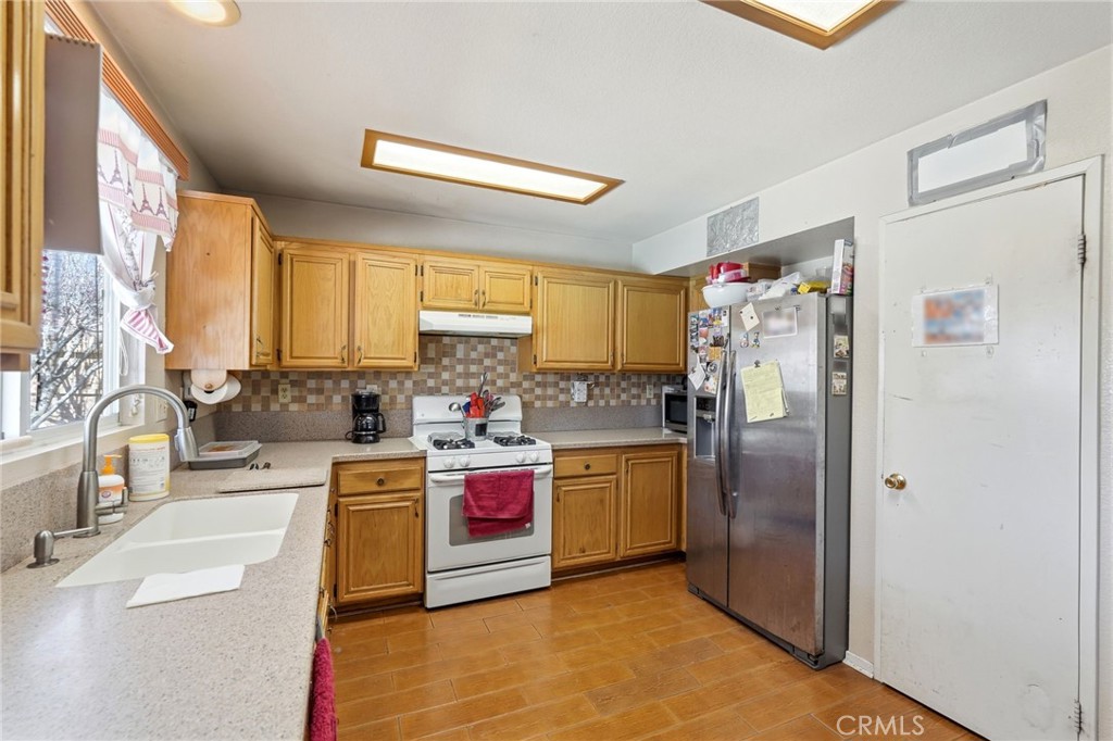 45409 Pickford Avenue