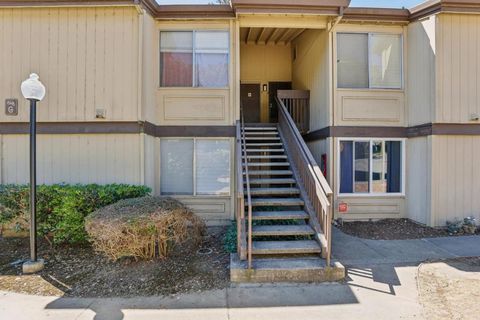 Photo of 355 Parkview Terrace #G1, Vallejo, CA 94589 (MLS # ML82044553)