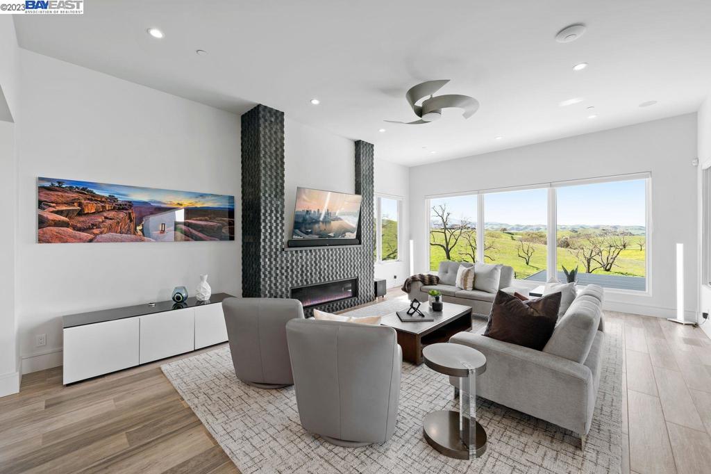 LITTLE VALLEY - Residential