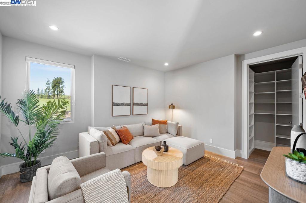 LITTLE VALLEY - Residential