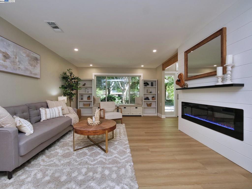 1209 Oakmont Drive 1