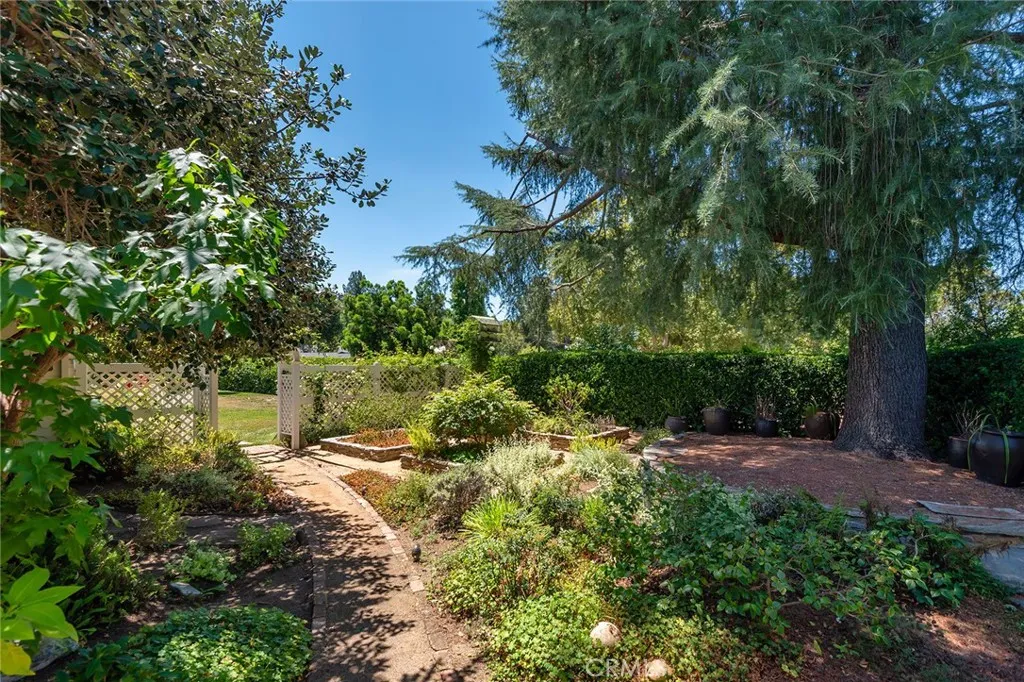 Woodland Hills, California 91364, United States, 3 Bedrooms Bedrooms, ,3 BathroomsBathrooms,Residential,Pending,182311