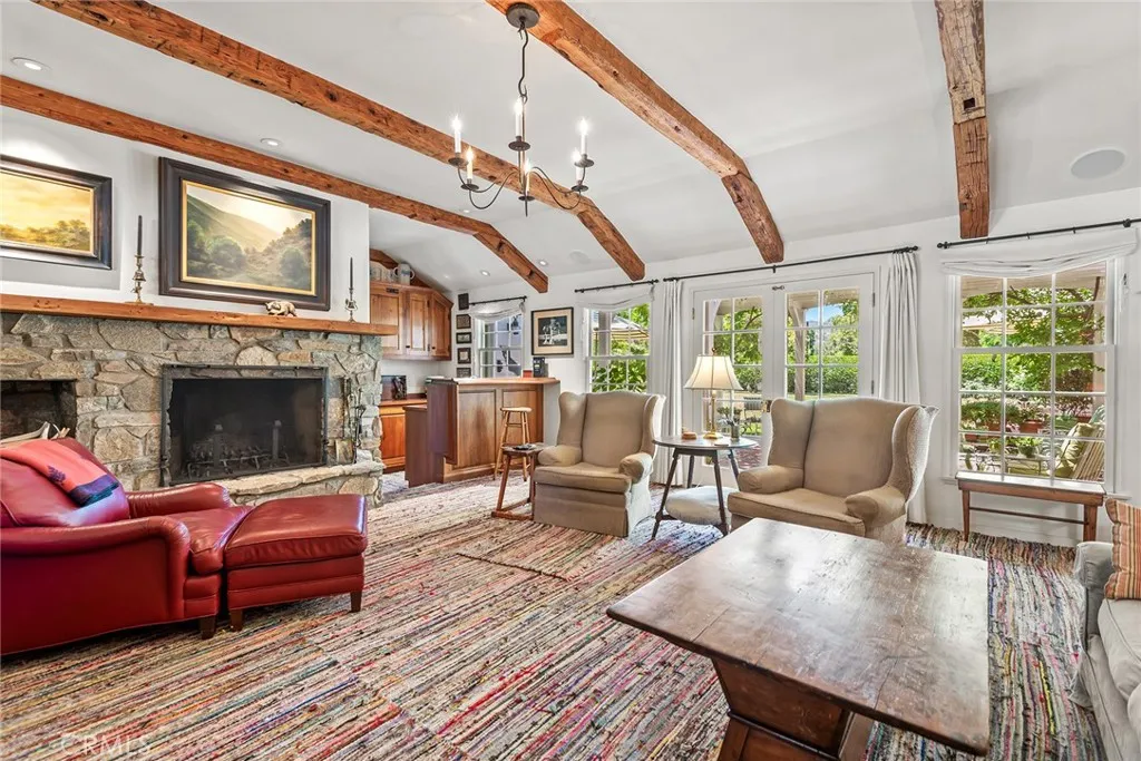 Woodland Hills, California 91364, United States, 3 Bedrooms Bedrooms, ,3 BathroomsBathrooms,Residential,Pending,182311