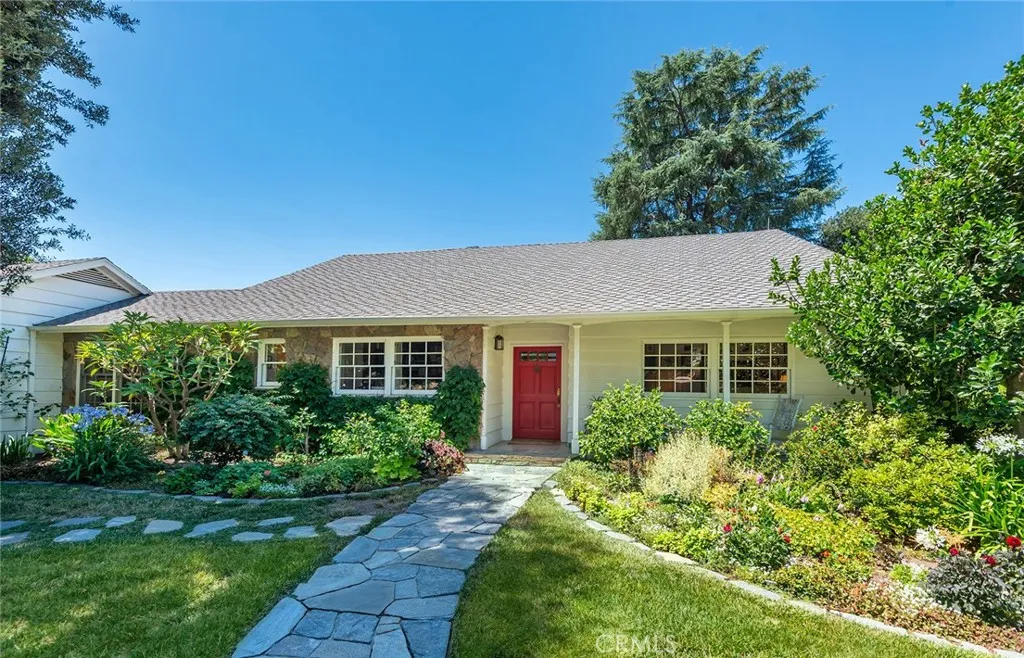 Woodland Hills, California 91364, United States, 3 Bedrooms Bedrooms, ,3 BathroomsBathrooms,Residential,Pending,182311