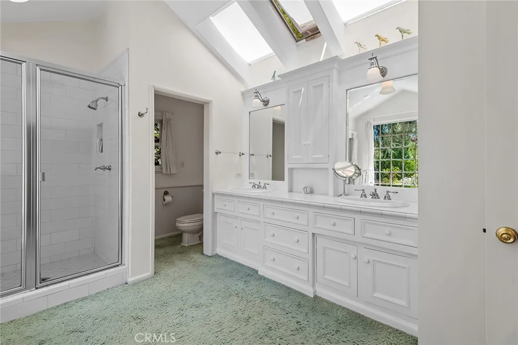 Woodland Hills, California 91364, United States, 3 Bedrooms Bedrooms, ,3 BathroomsBathrooms,Residential,Pending,182311