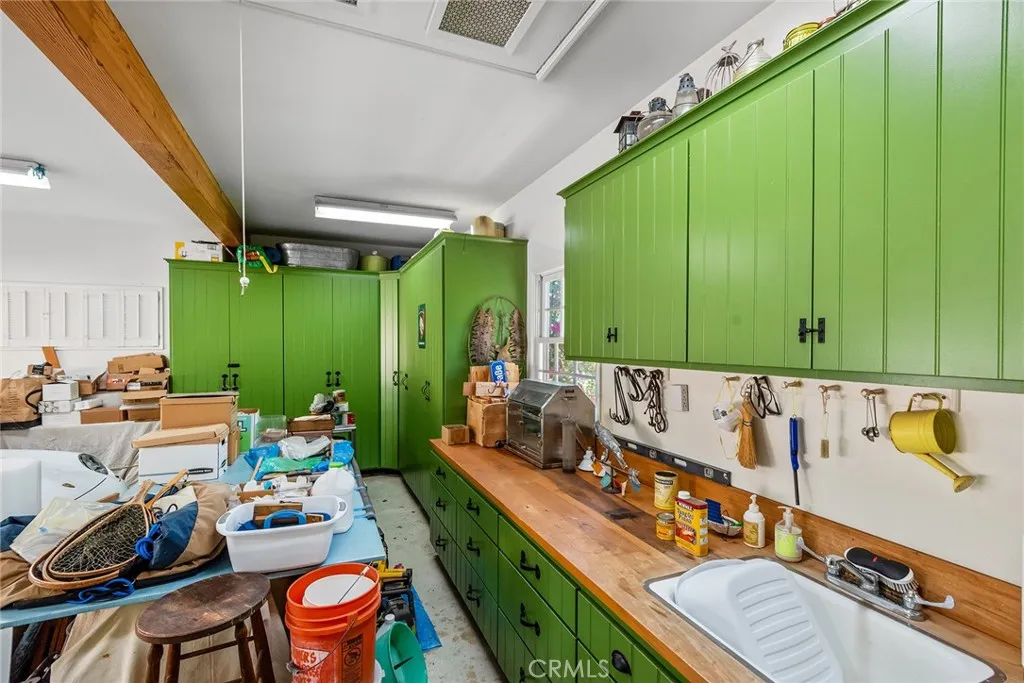 Woodland Hills, California 91364, United States, 3 Bedrooms Bedrooms, ,3 BathroomsBathrooms,Residential,Pending,182311