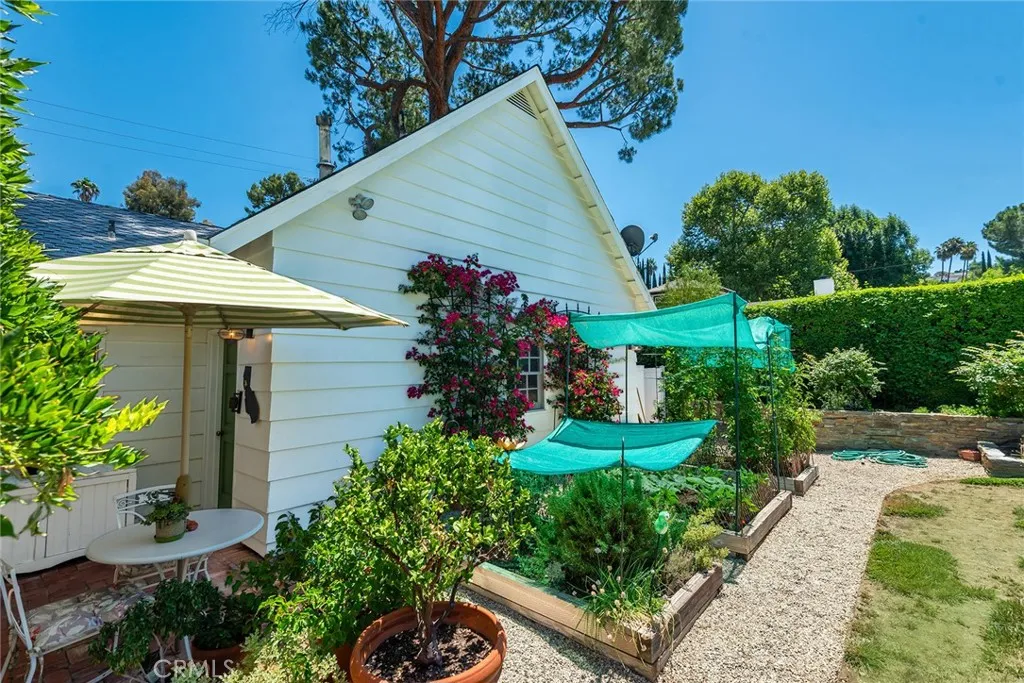 Woodland Hills, California 91364, United States, 3 Bedrooms Bedrooms, ,3 BathroomsBathrooms,Residential,Pending,182311