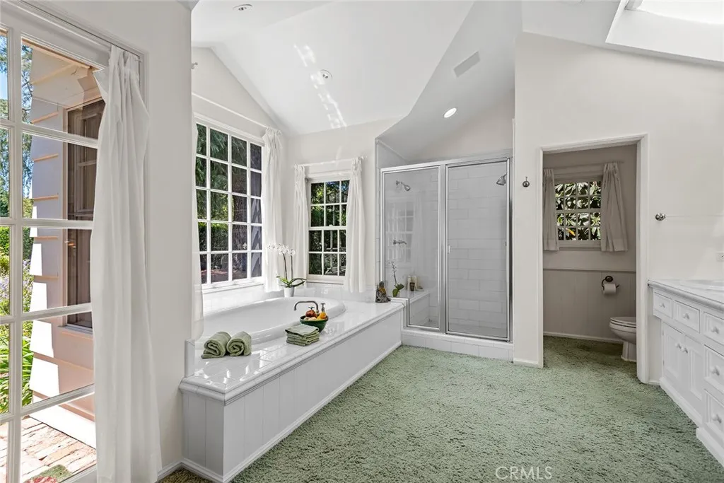 Woodland Hills, California 91364, United States, 3 Bedrooms Bedrooms, ,3 BathroomsBathrooms,Residential,Pending,182311