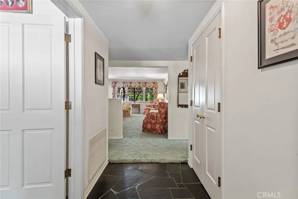 Woodland Hills, California 91364, United States, 3 Bedrooms Bedrooms, ,3 BathroomsBathrooms,Residential,Pending,182311