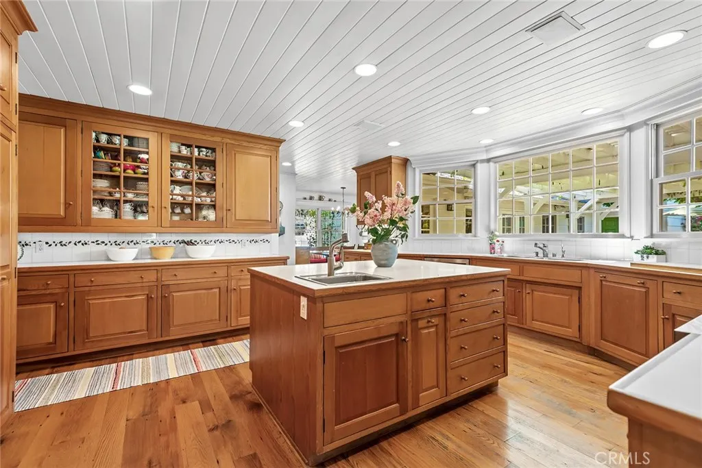 Woodland Hills, California 91364, United States, 3 Bedrooms Bedrooms, ,3 BathroomsBathrooms,Residential,Pending,182311