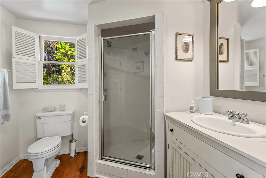 Woodland Hills, California 91364, United States, 3 Bedrooms Bedrooms, ,3 BathroomsBathrooms,Residential,Pending,182311