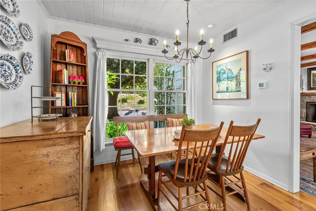 Woodland Hills, California 91364, United States, 3 Bedrooms Bedrooms, ,3 BathroomsBathrooms,Residential,Pending,182311