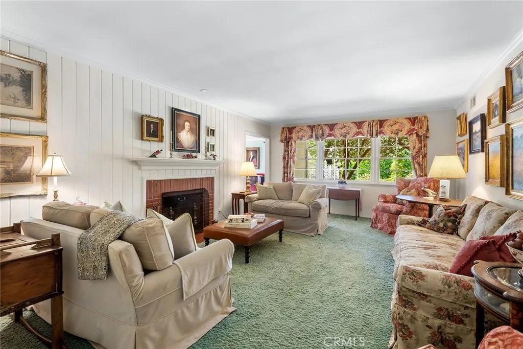 Woodland Hills, California 91364, United States, 3 Bedrooms Bedrooms, ,3 BathroomsBathrooms,Residential,Pending,182311